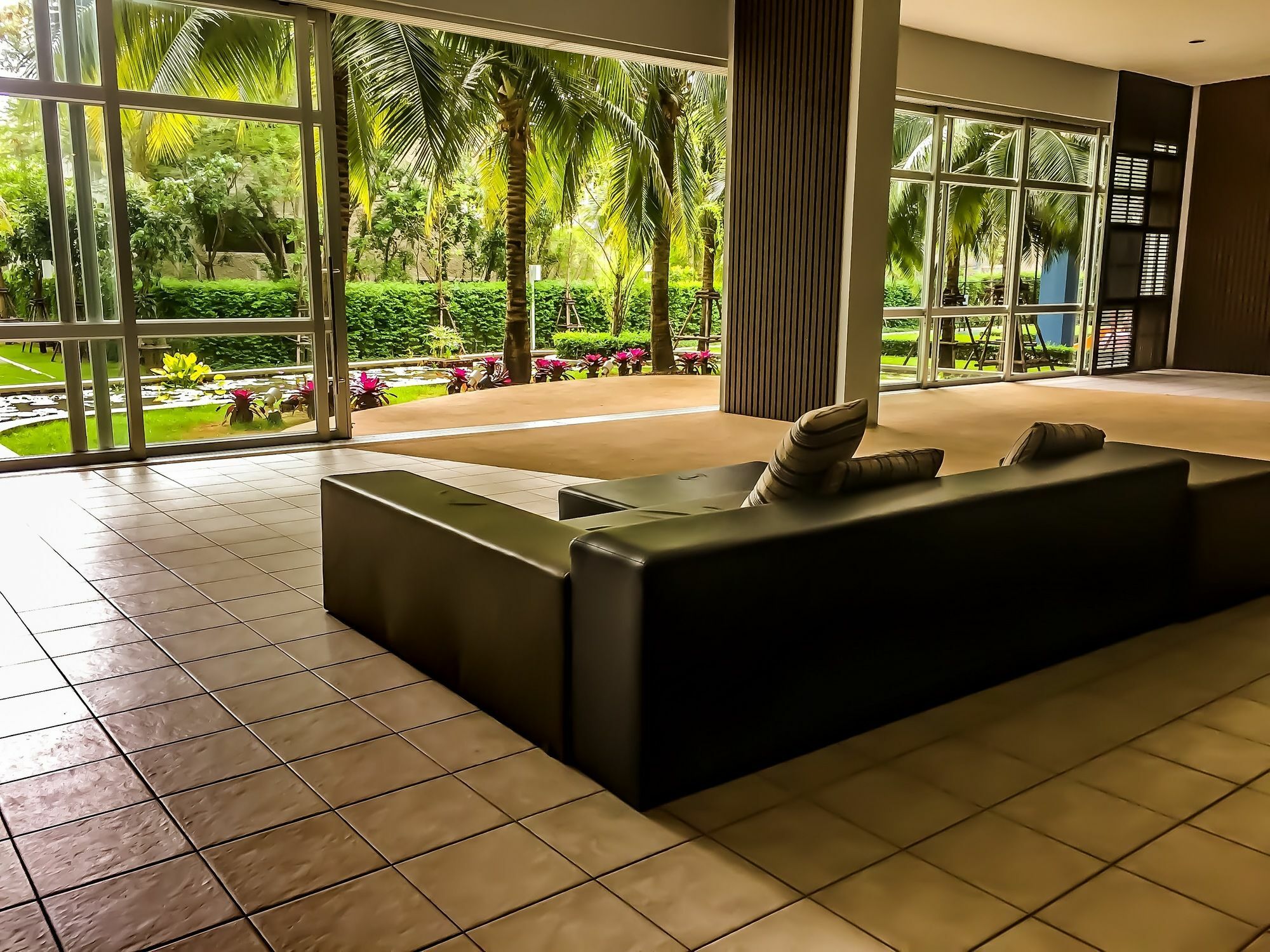 Lumpini Seaview Jomtien By Parikal Hotel Exterior foto