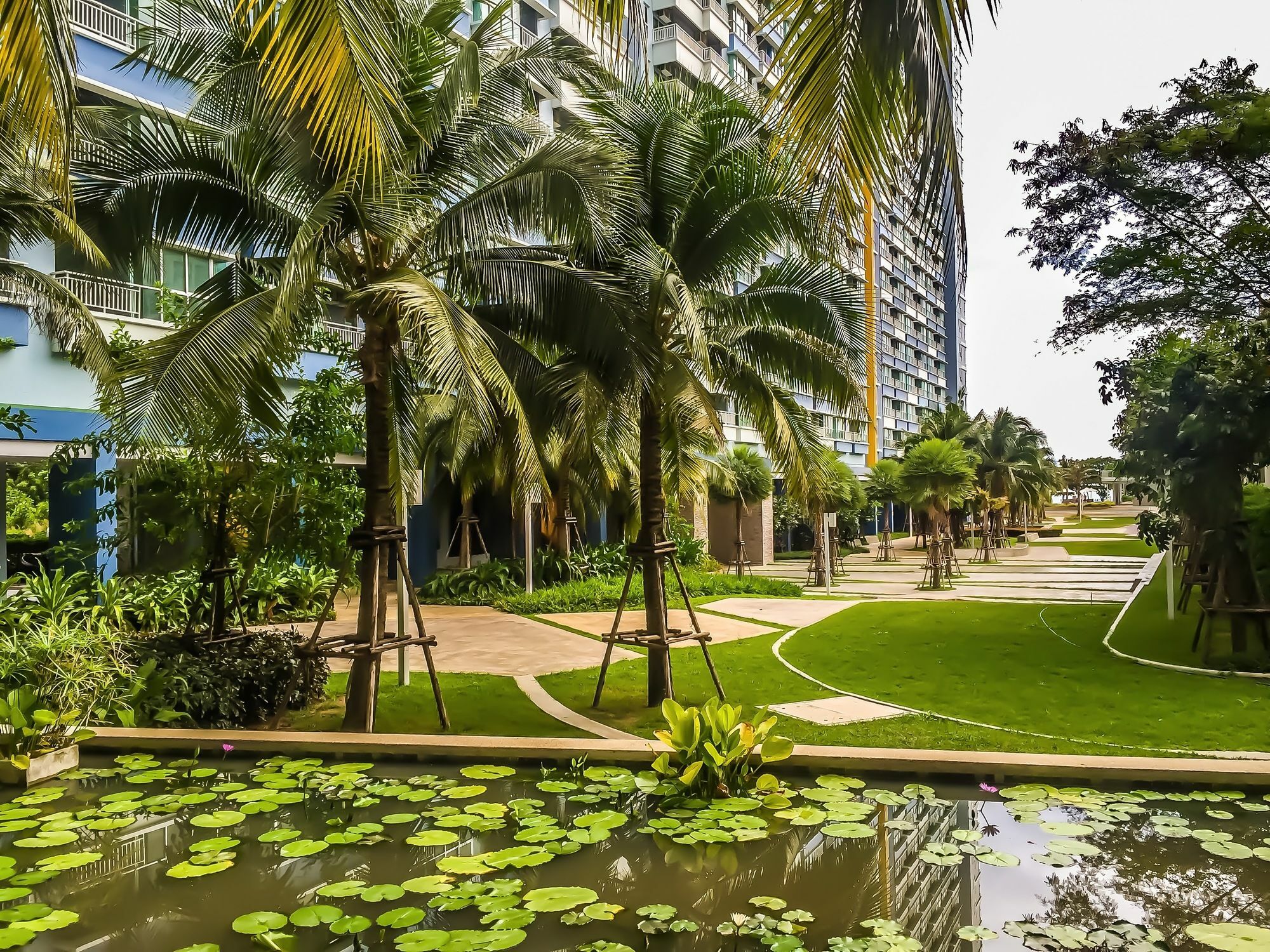 Lumpini Seaview Jomtien By Parikal Hotel Exterior foto