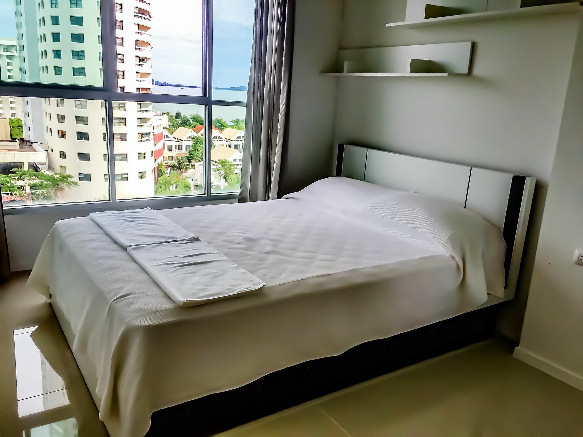 Lumpini Seaview Jomtien By Parikal Hotel Exterior foto