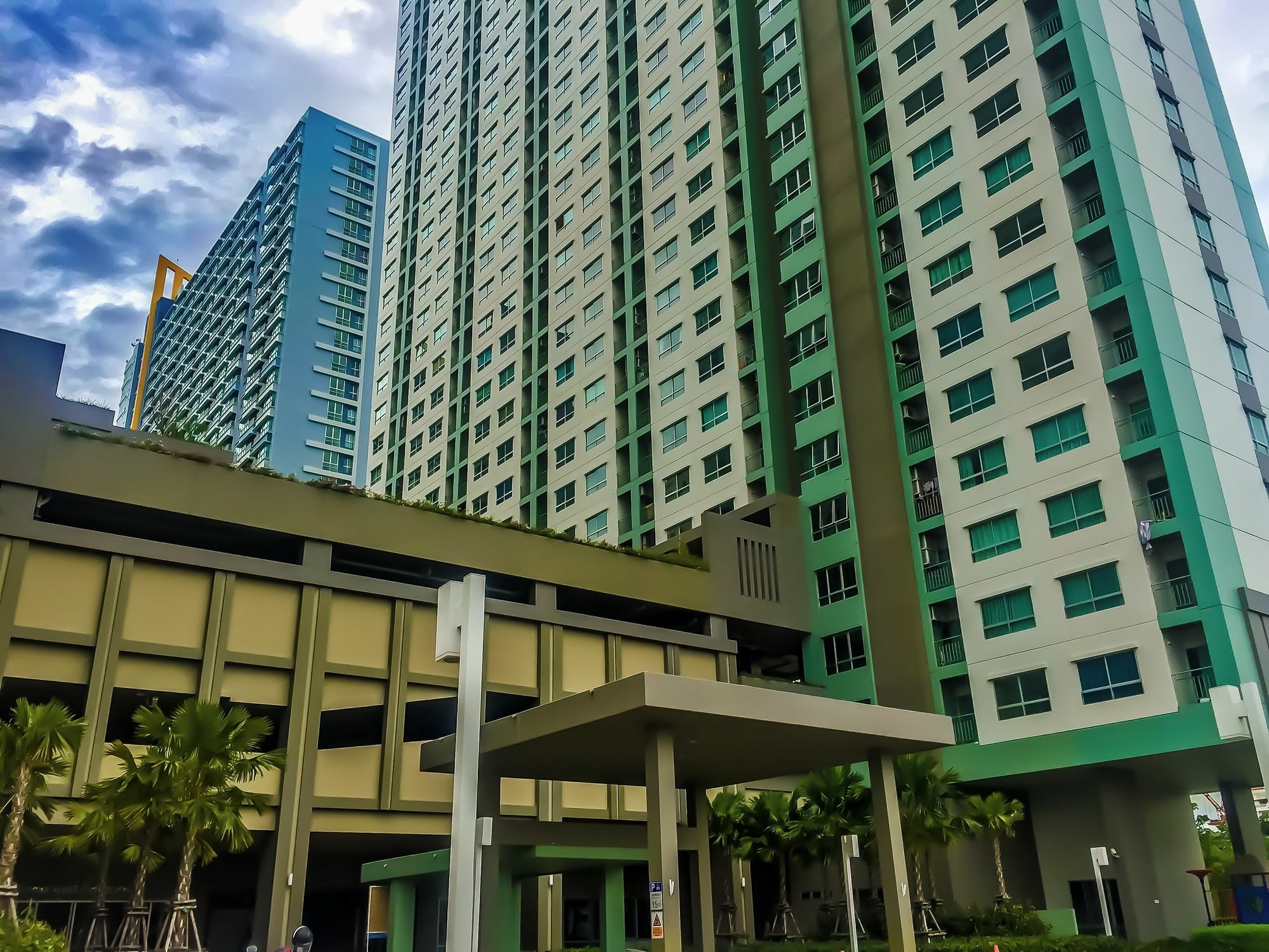 Lumpini Seaview Jomtien By Parikal Hotel Exterior foto